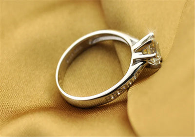 Lia Love – Silberring mit Stein