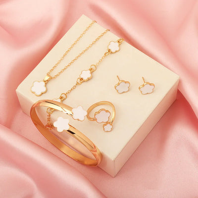 Glücksblumen Schmuckset Detail - Halskette mit Blumenanhänger
