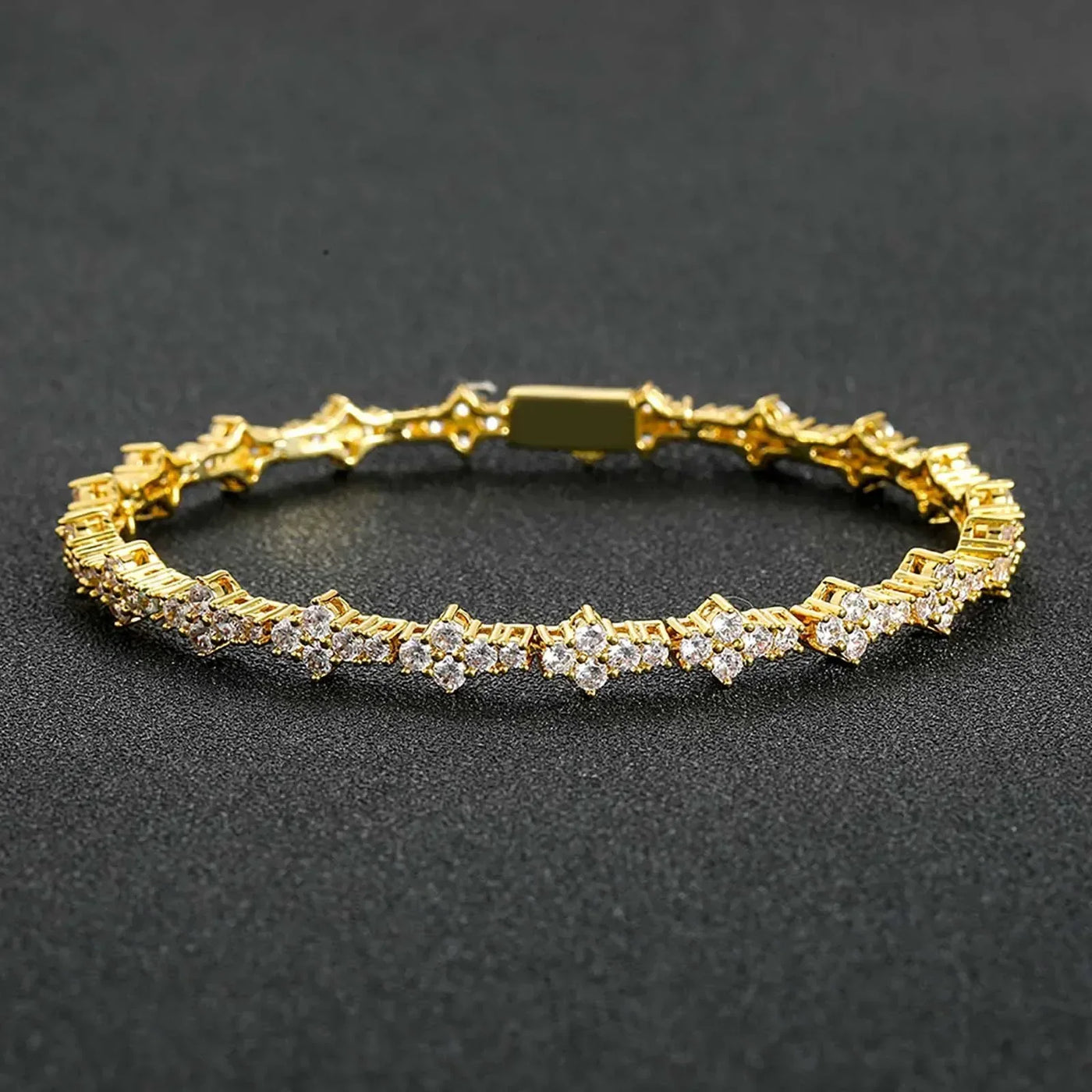 Elegantes Tennisarmband in Silber mit funkelnden Zirkoniasteinen