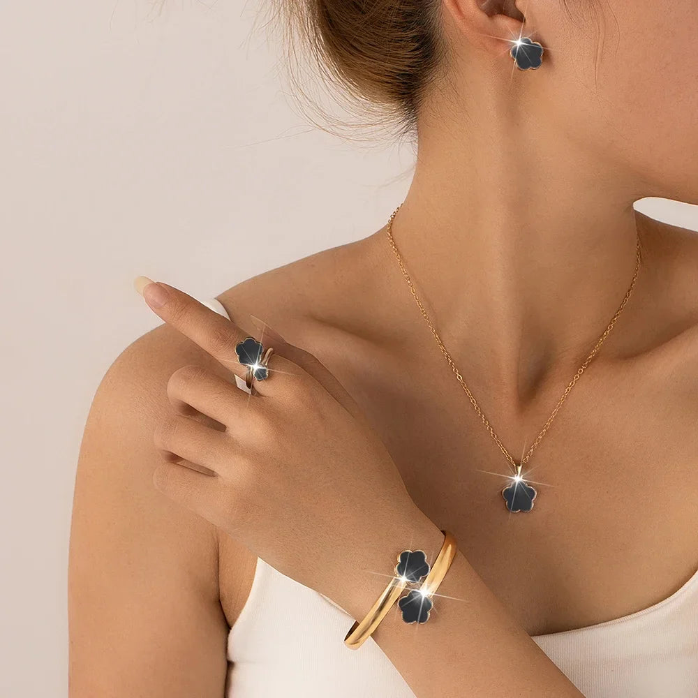 4-teiliges Glücksblumen Schmuckset - Komplettansicht aller Teile
